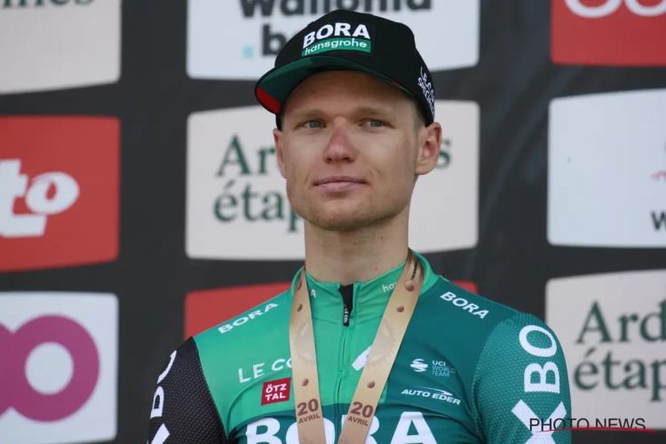 Ronderenner van Bora-Hansgrohe op het podium in Waalse Pijl: "Een supersterke aanval van Dylan Teuns"