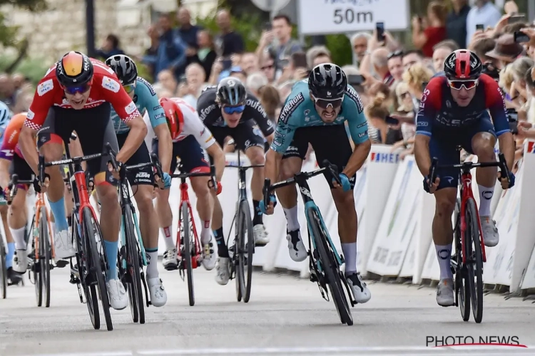 Jonathan Milan wint voor tweede keer op een rij in CRO Race na millimetersprint: "Volgende keer steek in mijn armen in de lucht"