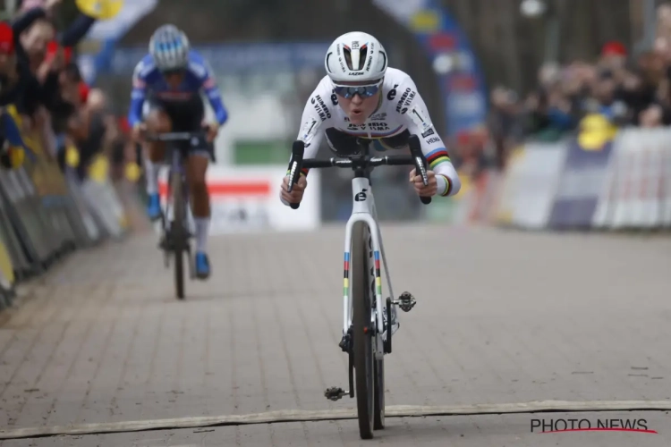 🎥 De 'superviering' van Fem van Empel: wereldkampioene veldrijden gaat Tom Pidcock achterna