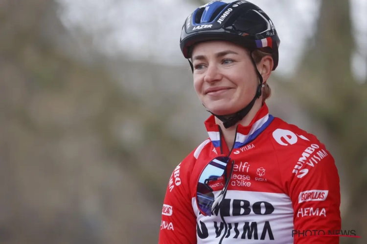 Riejanne Markus voert een nummertje op in de Navarra Women's Elite Classic