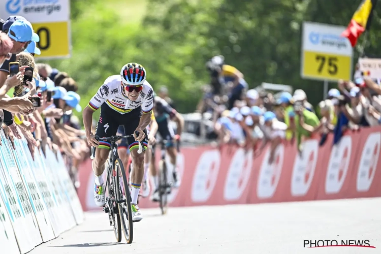 Remco Evenepoel buigt even, maar eindigt sterk in Zwitserland: wereldkampioen geeft verklaring voor minder moment