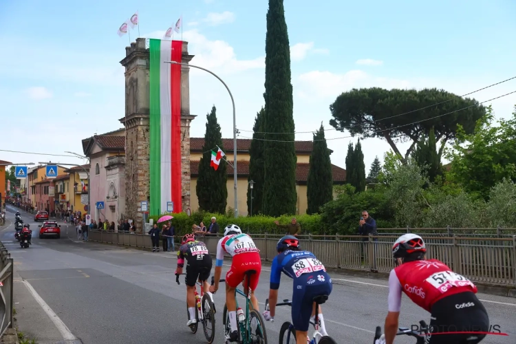 🎥 "Diefstal op klaarlichte dag": Commentatoren snoeihard voor vluchter in Giro