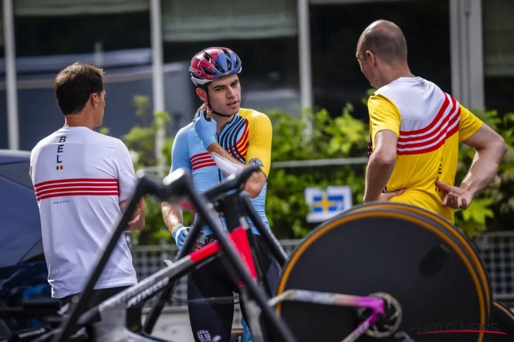 📷 Een risico? Wout van Aert test geheim wapen en verbaast op training voor olympische tijdrit